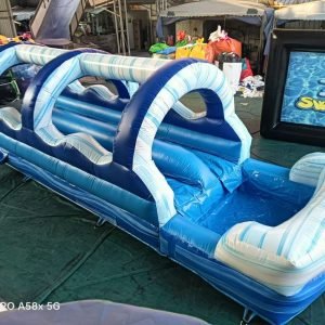 Sleep and slide (8x3m).